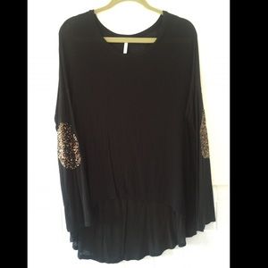 Black tee with sequin detail - L